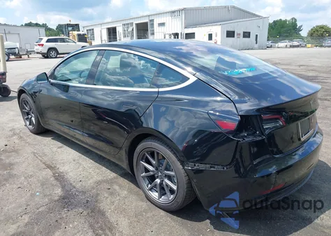 2018 Tesla Model 3 Long Range/Mid Range z USA, uszkodzony, nr VIN 5YJ3E1EA4JF166045